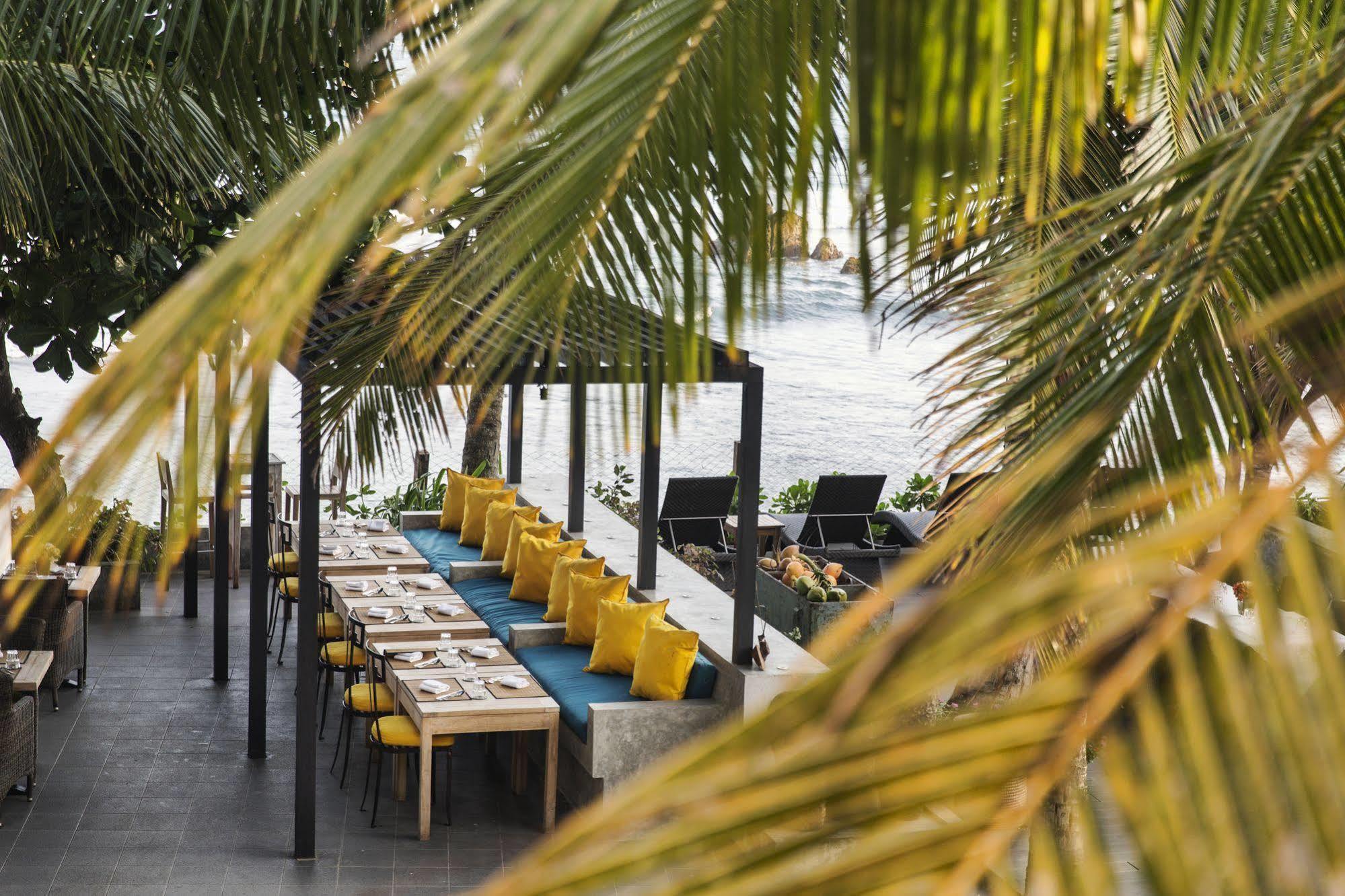 Owl And The Pussycat Hotel & Restaurant Unawatuna Exterior photo